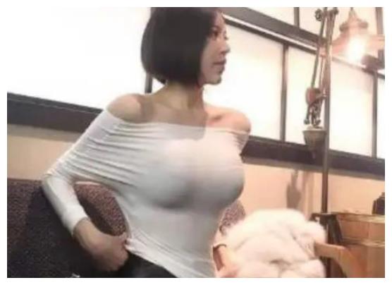 42岁网红曾拒绝王思聪2亿签约,被25岁富二代猛追,婚后成这样 【GG扑克】42岁网红曾拒绝王思聪2亿签约,被25岁富二代猛追,婚后成这样
