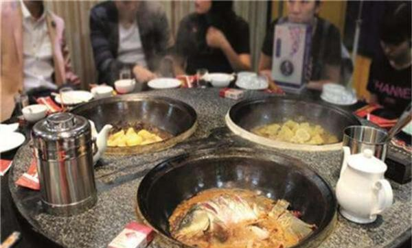 东北的铁锅炖,知道是怎么做的吗,我们一起来了解一下吧!