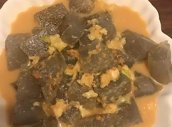 大叔家的山东小吃:烟台焖子,外焦里嫩,鲜香四溢,家人爱吃!