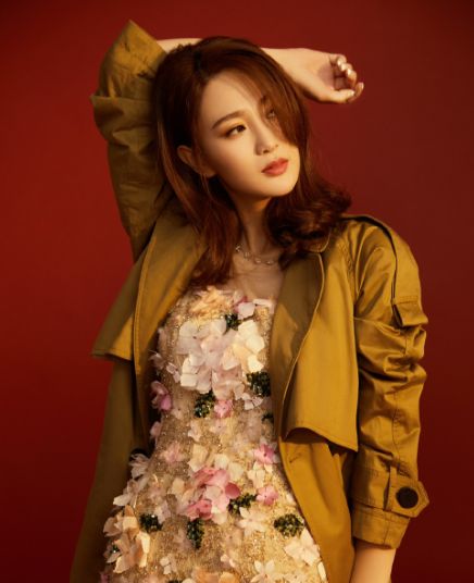 还记得吴京在《2》中的老婆唐心怡吗?6张近照好美