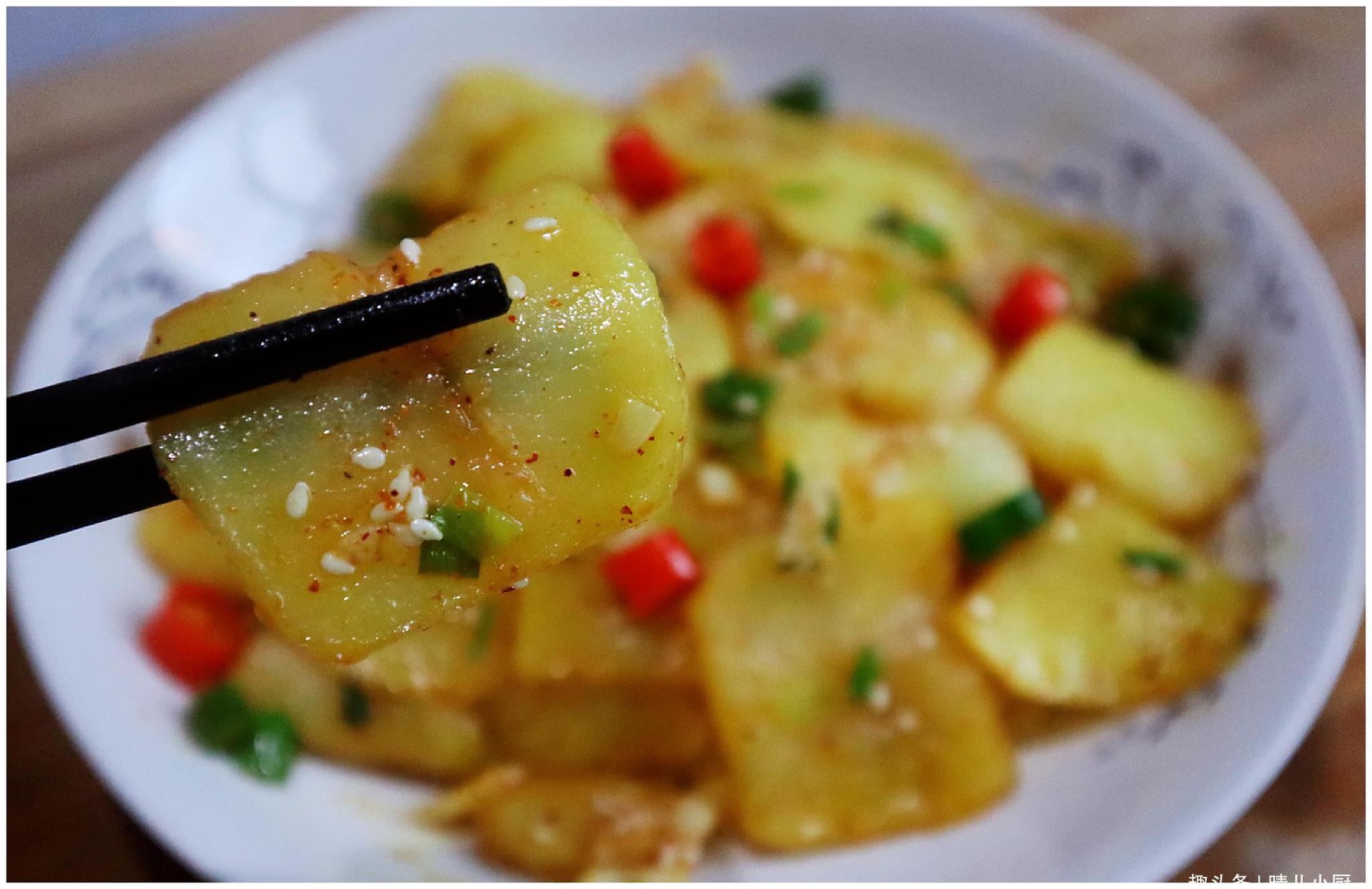 这种金黄酥脆的香辣土豆片、做法简单又好学、香辣入味还好吃 - 哔哩哔哩