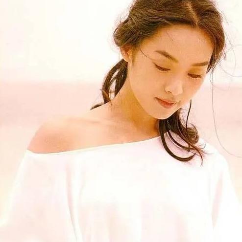 48岁"十四姨"王静莹,奉子嫁入豪门却遭家暴,如今过着单身生活