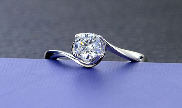 显钻石大适合女生的求婚钻戒款式