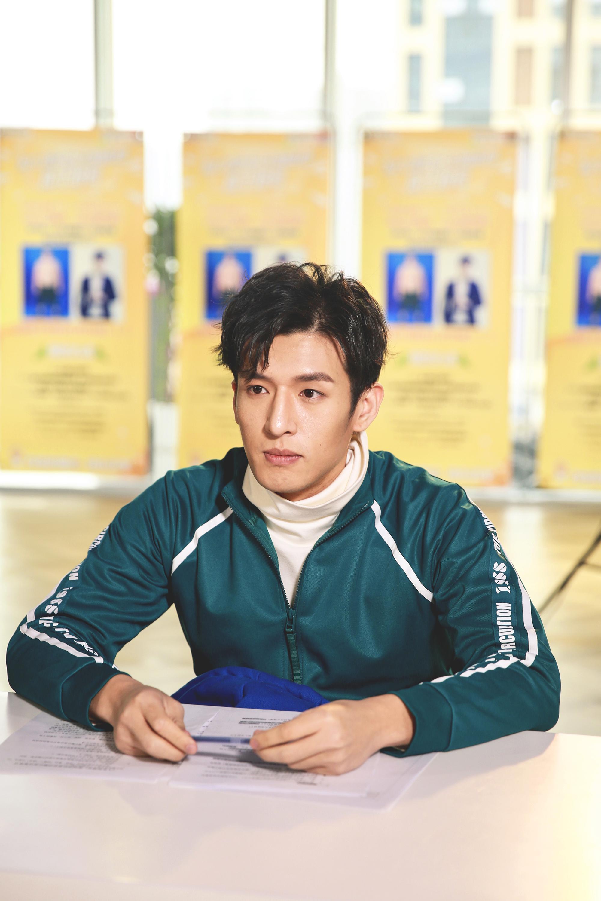 网友直呼认成孙艺洲 祖嘉泽春日写真绿衣暖男 与刘畊宏加盟综艺