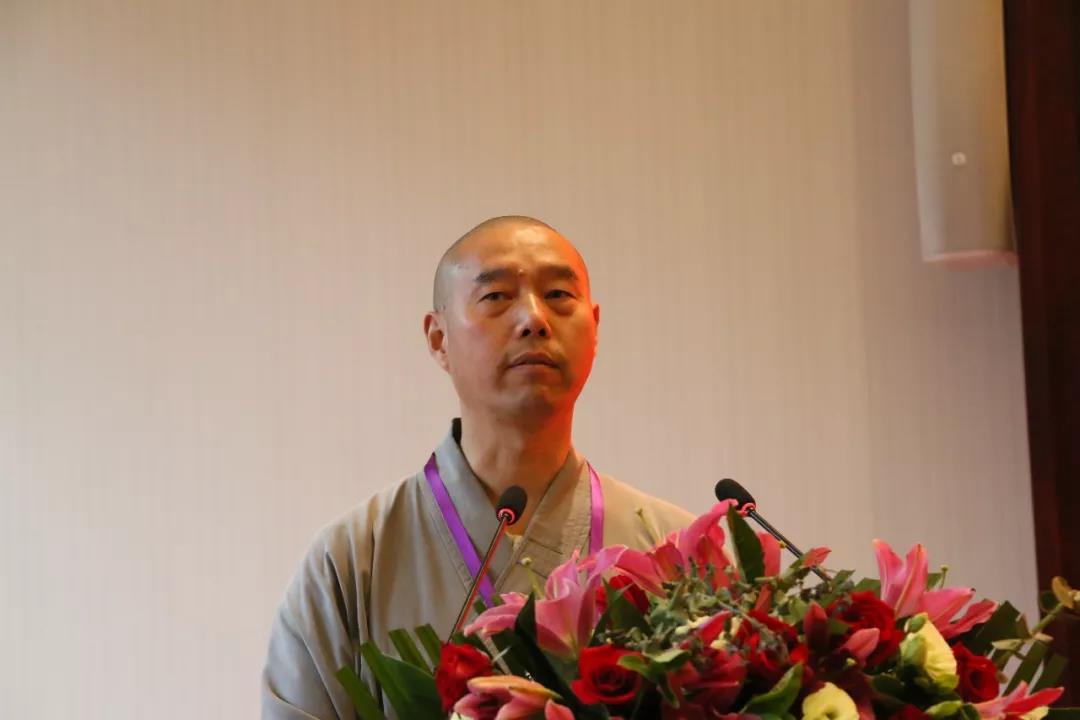安徽省佛教协会副会长兼秘书长,巢湖鼓山寺住持智文法师作交流发言