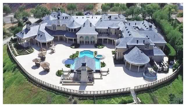 j姐用6年成世界级"网红",豪宅占地1万多平方米,豪车无数