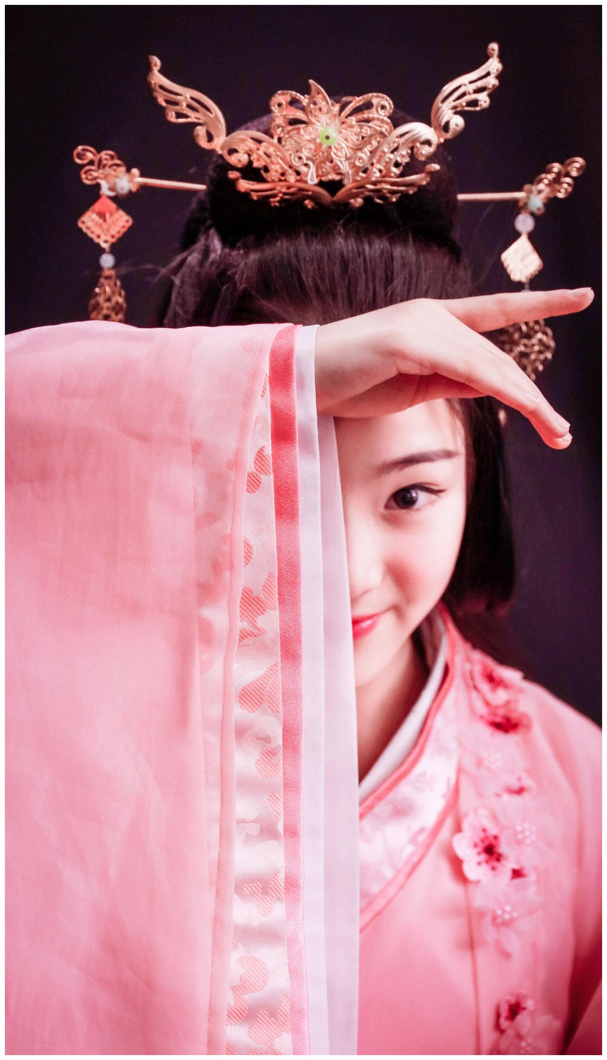 个儿长高不少的陶奕希,再次美出新高度,出落得亭亭玉立!