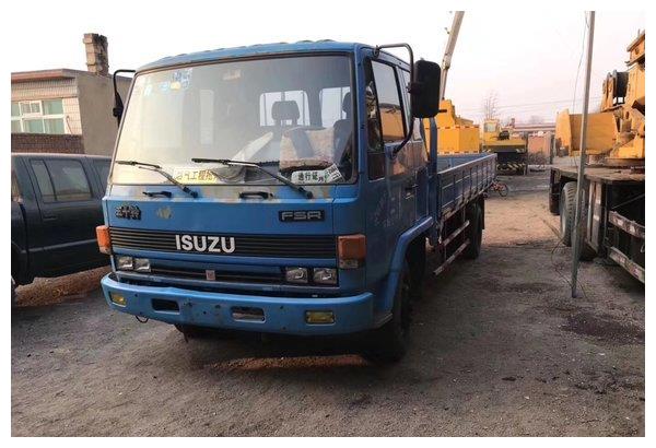 20多年前进口的五十铃fsr卡车它是那段艰苦奋斗岁月的见证者