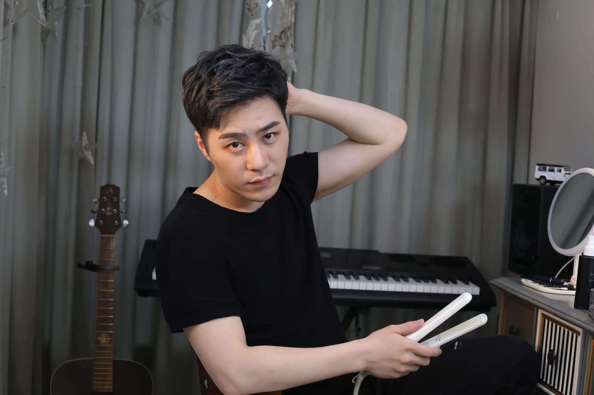 90后集体回忆里的歌手乔洋:大男孩做了美妆主播,还坚持音乐梦想