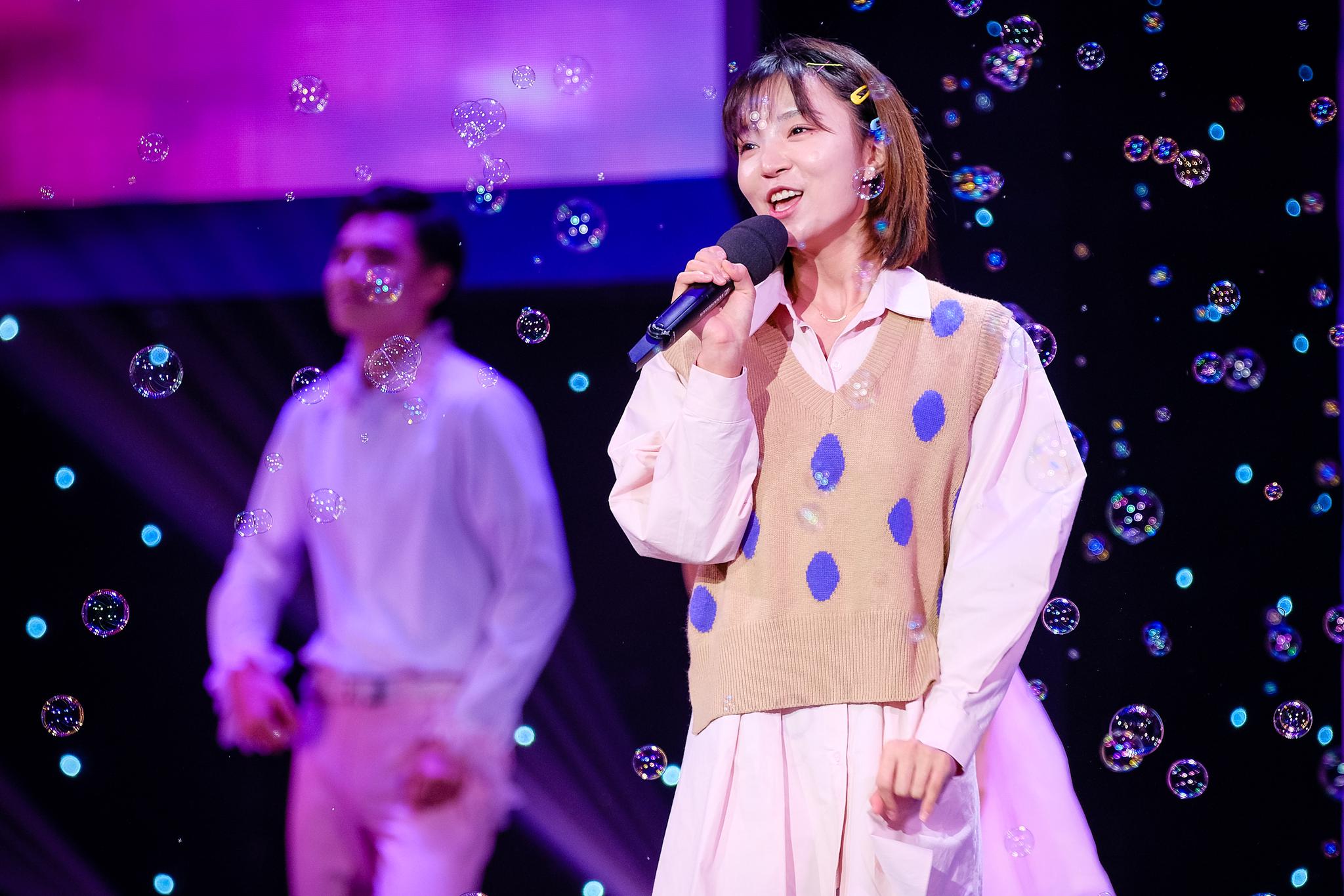 "喵系少女"小潘潘甜美开唱 《开门大吉》经典再现