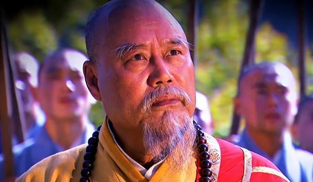 人家的对手,并没有纠结,而是很痛快的认输了,还把尹克西让自己带的话