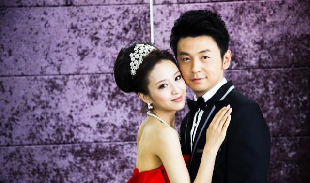 雷佳音出轨佟丽娅?共喝一瓶饮料太亲密惹争议,男方妻子回应