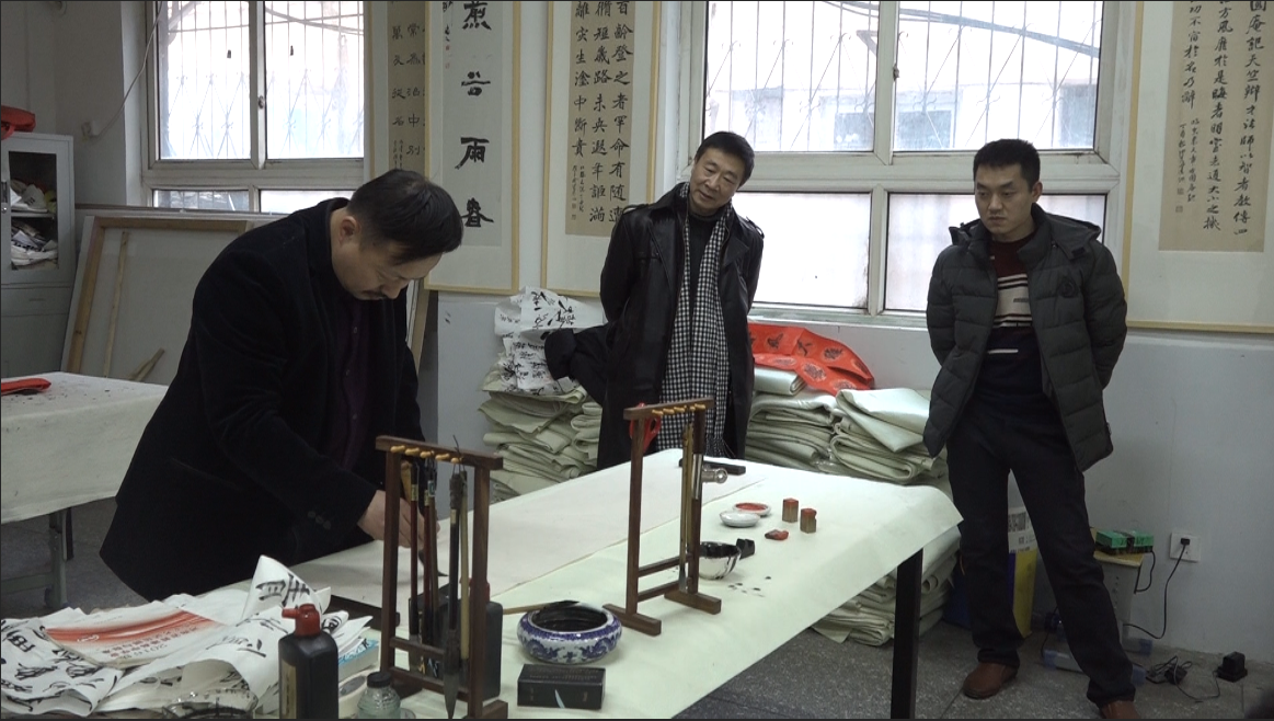 笔耕于艺田神游万古访中青年书画家张宏建