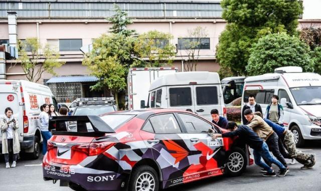 飞驰人生里那辆被polo逐渐碾碎的丰田雷凌其实一点也不弱