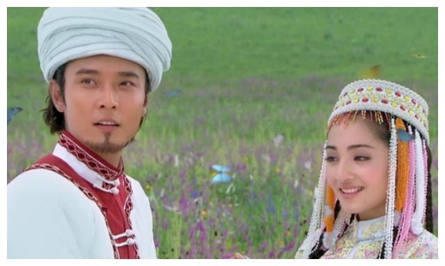 那么当时张丹峰在这部剧中饰演的角色就是含香的爱人麦尔丹,在这部剧