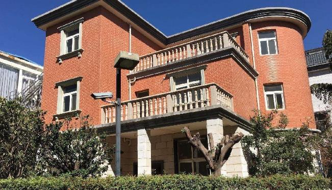 云南第一村:家家住别墅,村民有钱花不出去,各种福利令人羡慕!