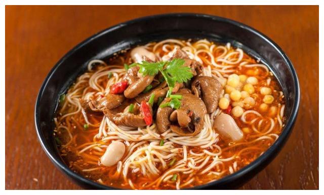 香喷喷的肥肠面,看着有食欲吃起来更香|肥肠面|猪大肠|面条_新浪新闻