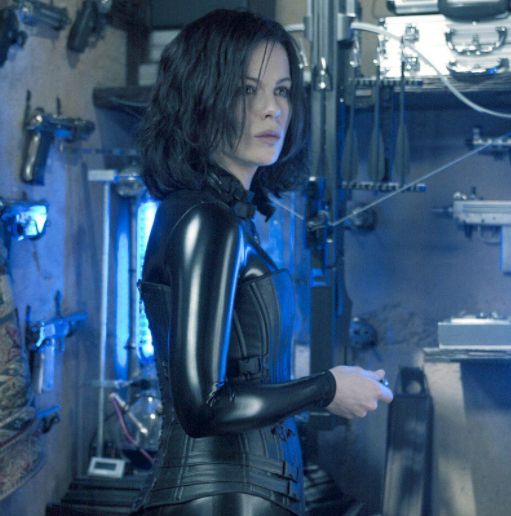 电影中那些身穿黑色紧身衣的女角色,每一个都身手不凡!