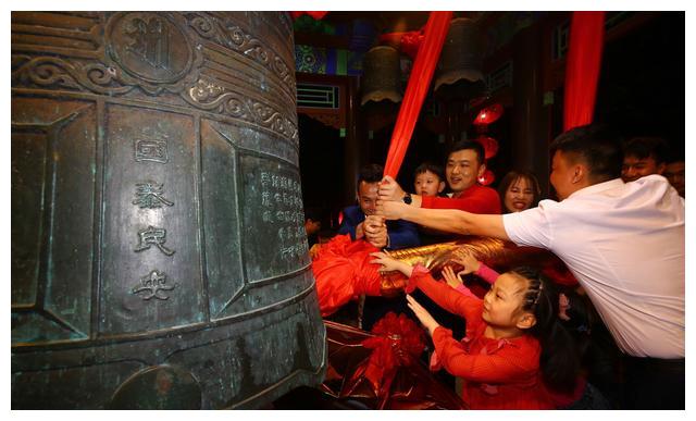 三亚:跨年迎新别样过,吉祥钟声祈福2020