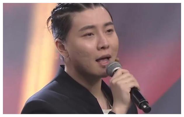 付笛生唱《知心爱人》走红的时候31岁,付豪今年28岁虽然还没有爆红,还