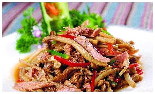 下饭菜:滑炒鸭丝,韭黄小炒肉,鲜椒乳香白肉,香酥鱼块