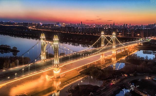 浑河桥之东塔桥日观双塔恢宏宏图大展夜赏浑河水流流光溢彩