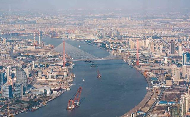 90年代的上海浦东:高楼大厦拔地而起,图2是未建成的东方明珠