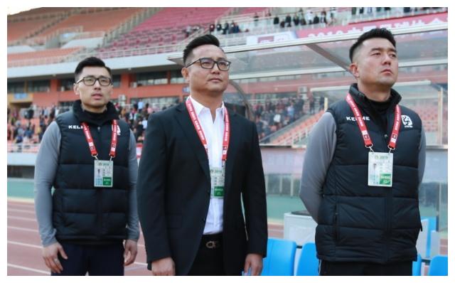 侯志强神奇换人淄博蹴鞠开门红,青岛3队同天输球,冲超热门惨败