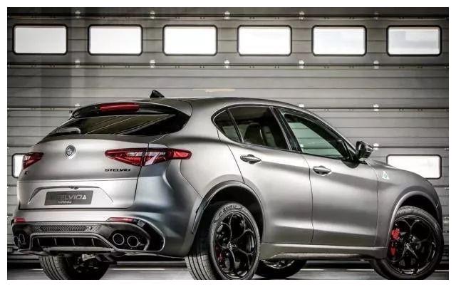 最美轿跑suv阿尔法罗密欧stelvio三叶草中网3998万起