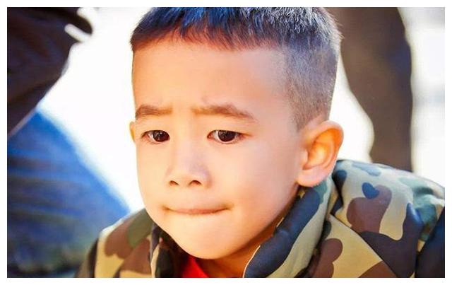 第一,小小春真的是软萌软萌的非常可爱,小小年纪情商特别高.