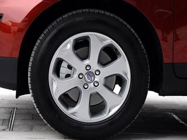 轮胎上的数字和字母是什么意思 轮胎上的红点
