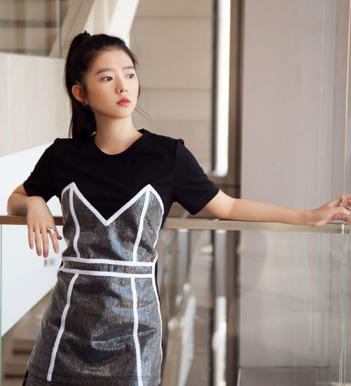 何蓝逗高马尾利落帅气,俏皮可爱,不失时尚