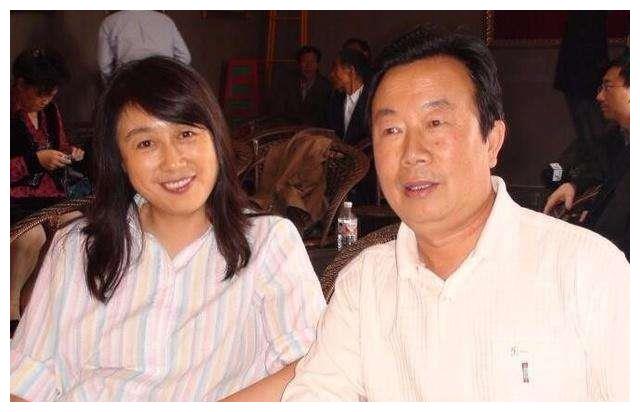 "曲苑杂坛"汪文华近照,美女主持也老了,曾与丈夫分居17年