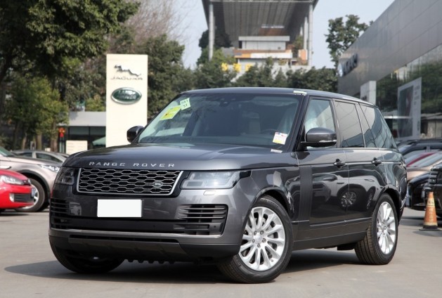 路虎揽胜与丰田陆巡"热情亲吻",一款现场,保险公司头疼了