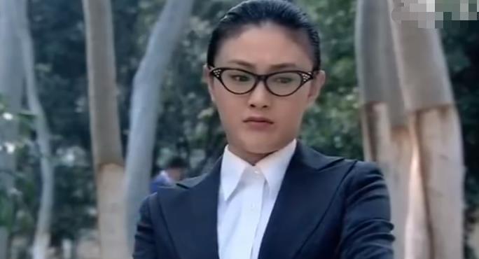 兰姑,流星雨中被说丑,摘掉眼镜美到不敢认|张译木|一起来看流星雨