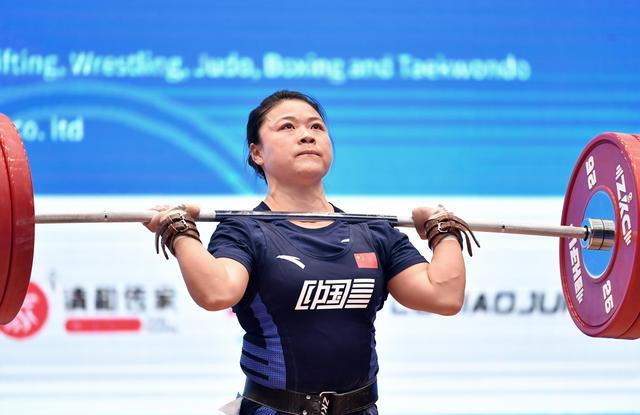 举重——世界杯:陈桂明获女子59公斤级挺举冠军