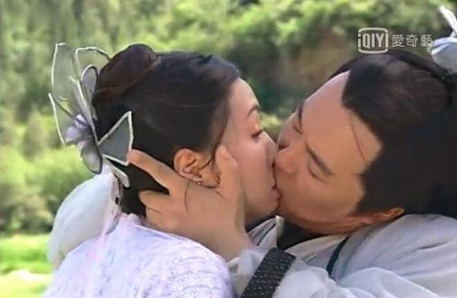 反正,这一段戏演绎得确实很给力,这一吻确实太给力了,咱们也不得不