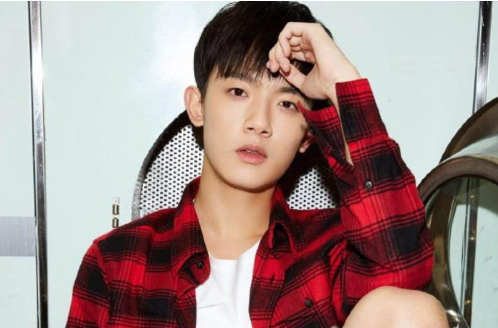 李明德是哪里人凭借97一角走红小奶狗李明德有女友吗
