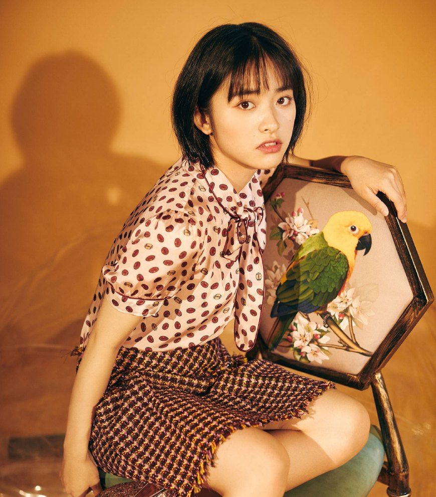 沈月登杂志封面清澈的明眸爽利的短发是我们清新脱俗的小杉菜