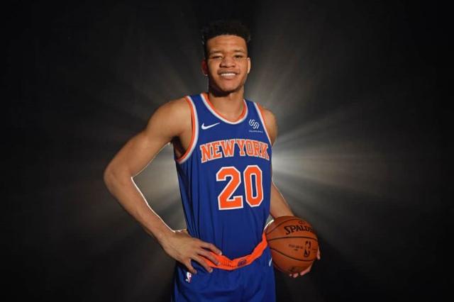 nba官方公布了12月的东,西部最佳新秀,尼克斯前锋凯文-诺克斯和独行侠