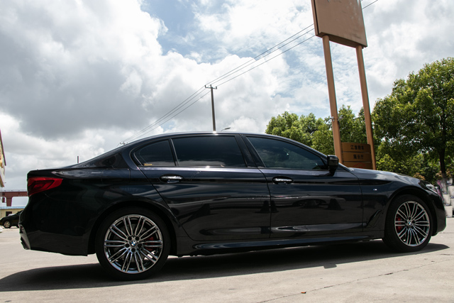 新款宝马5系轮毂改电镀黑色 改变不止是改变