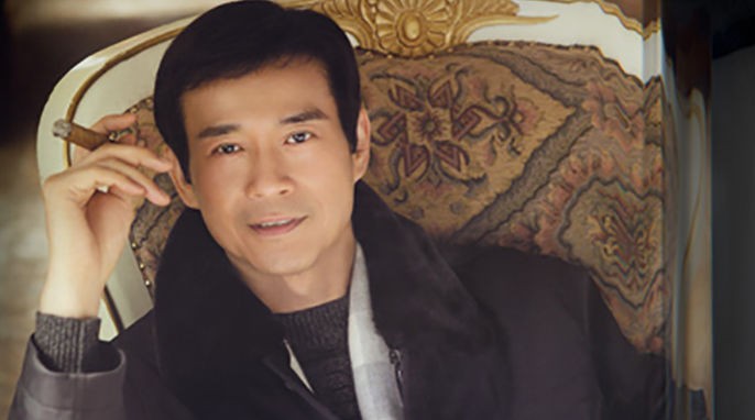 72岁郑少秋近照曝光黑框眼镜风度翩翩气质儒雅被赞不老男神