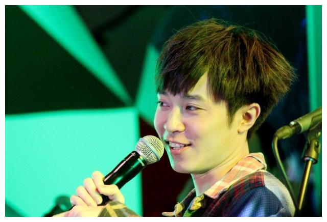 曾因为声音被质疑,如今他的实力被正视,只会越来越惊艳|吴青峰|小情歌