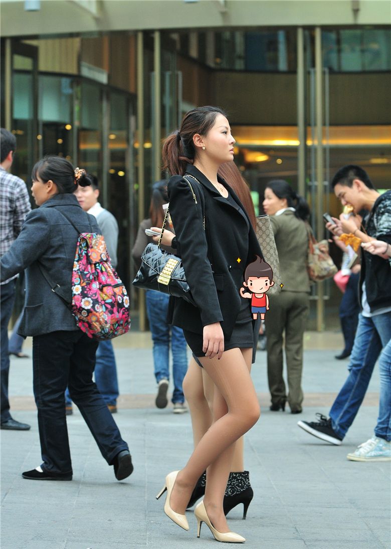 街拍联盟这样的腿型穿肉丝感觉刚刚好