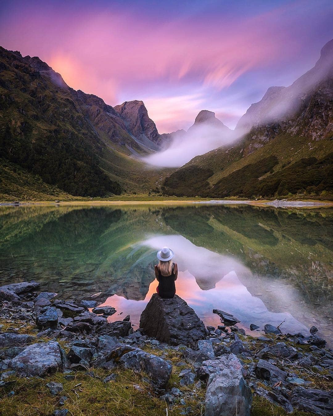 摄影欣赏自然风光与水面的倒影形成了水天一色的绝世美景