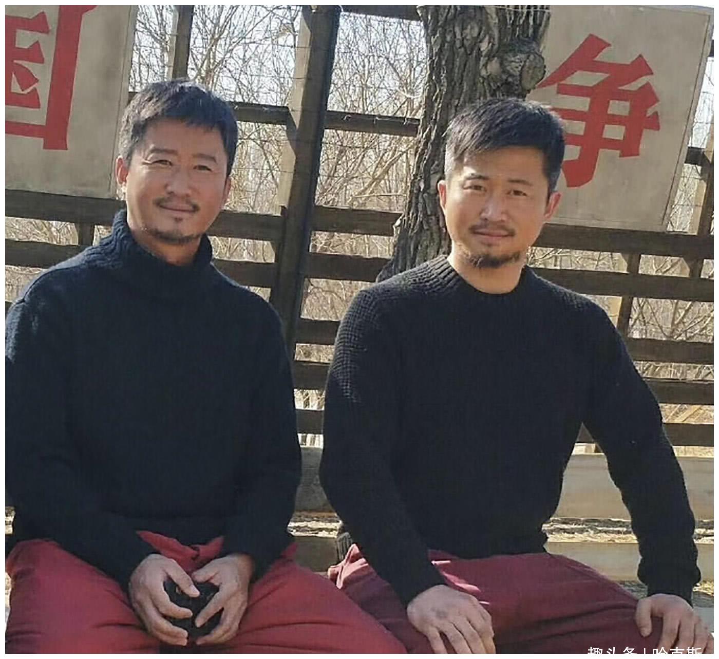 吴京和替身合影,两人上演真假美猴王,连胡子都一样!