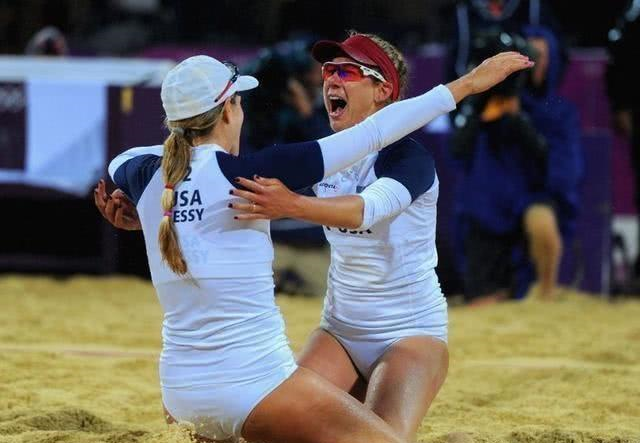 沙滩排球受球迷关注,还有啦啦队,为何不能像室内排球一样普及