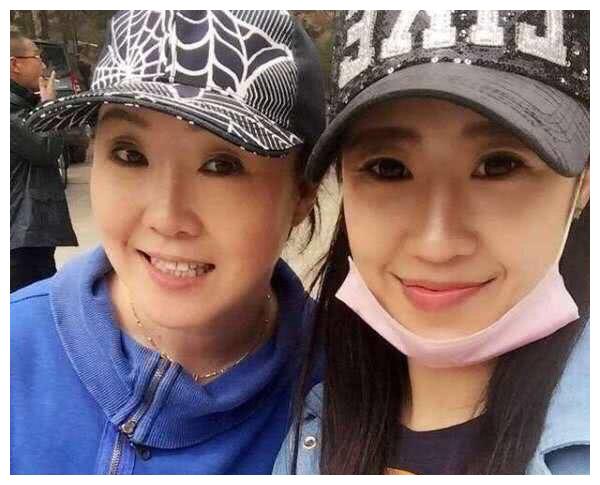 央视春晚舞台,如今52岁婚姻很幸福|乡村爱情|孙立荣|赵本山_新浪新闻