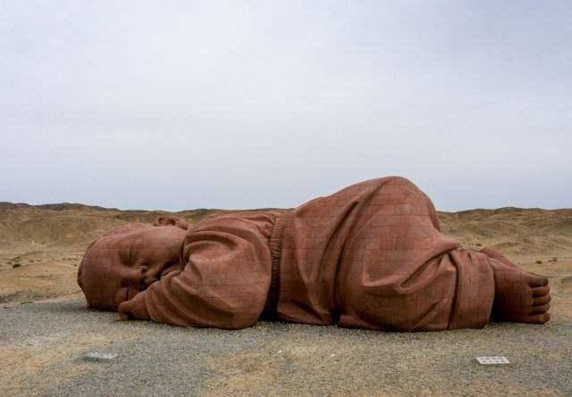 世界上最大的"婴儿",躺在甘肃戈壁3年之久,引众多游客心疼
