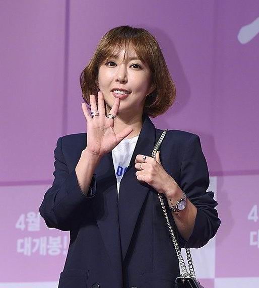缓刑2年法院的宣判之后,网友们希望shoo能够改过自新,shoo原名刘秀英